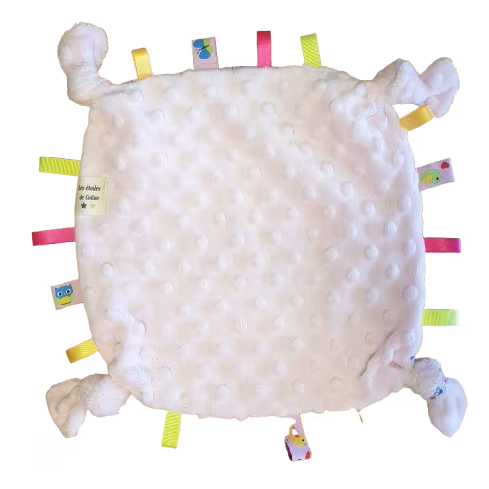 Doudou à noeuds et étiquettes