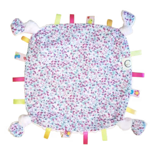 Doudou à noeuds et étiquettes