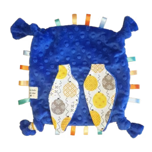 Doudou à noeuds et étiquettes