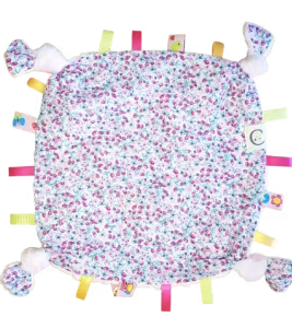 Doudou à noeuds et étiquettes